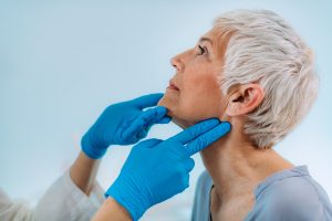 Ipertiroidismo: cos’è, cause, sintomi, diagnosi, cure e dieta