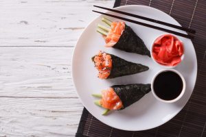 Temaki di salmone: come farlo in casa, consigli e varianti