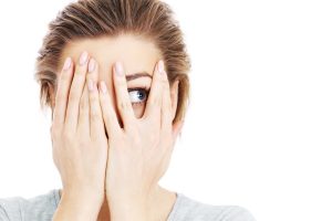 Tripofobia: cos’è, cause, sintomi, diagnosi, come curare la paura dei buchi