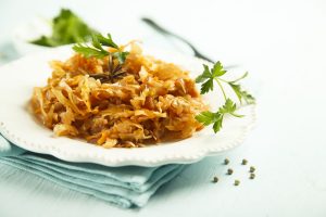 Verza stufata in padella: un contorno sano