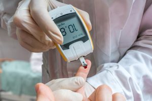 Glicemia: quando è alta o bassa, quando i valori sono preoccupanti, cosa fare e cosa mangiare