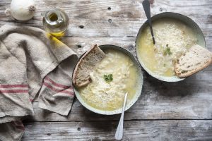 Zuppa di cipolle, una ricetta leggera e sana