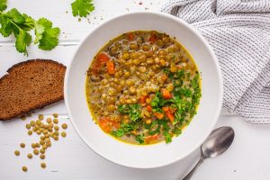 Zuppa di lenticchie, calda e nutriente, perfetta per l’inverno