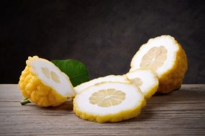 Cedro: cos’è, proprietà, benefici e usi in cucina e in cosmesi di un agrume antico