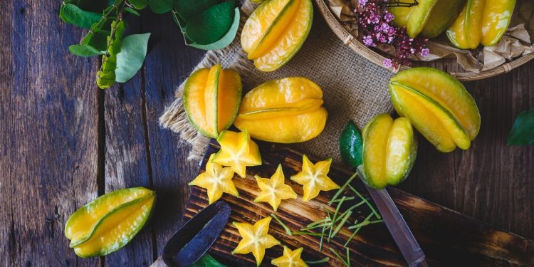 carambola: cos'è, benefici, valori nurizionali, come mangiare i frutto tropicali, usi in cucina