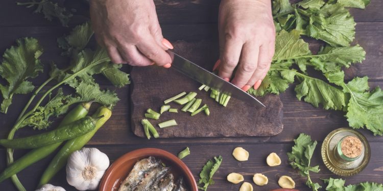 cime di rapa: cosa sono. come pulirle e cucinarle, ricette, benefici, valori nutrizionali e controindicazioni