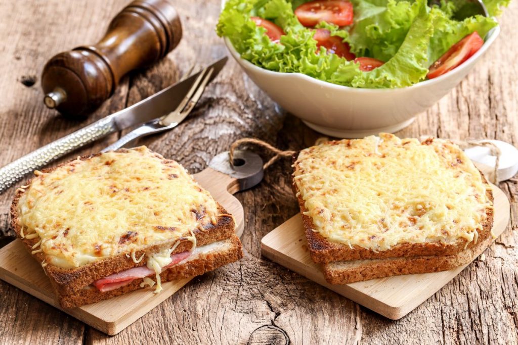 Croque monsieur,il famoso sandwich francese, ricetta classica e varianti più leggere 2 Croque monsieur il goloso toast francese
