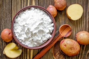 Fecola di patate: cos’è, a cosa serve, differenze con la maizena, valori nutrizionali, usi in cucina e per la bellezza