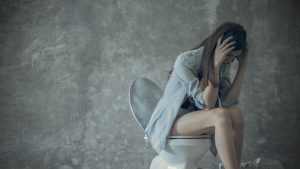 Sangue nelle urine: cos’è, cause e rimedi dell’ematuria