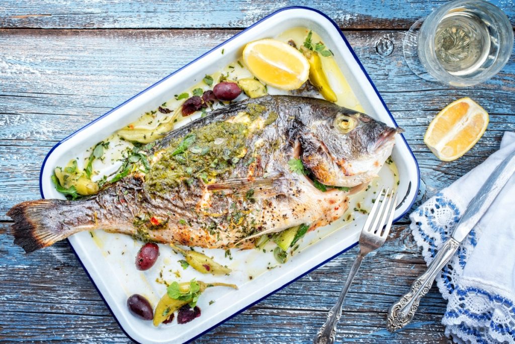 Orata in padella, un secondo di mare profumato, facile e saporito 2 orata in padella