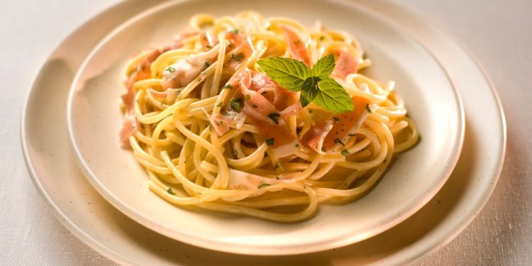 spaghetti con speck