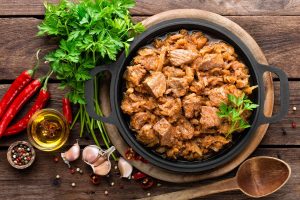 Spezzatino di vitello con patate: la ricetta e come cucinarlo