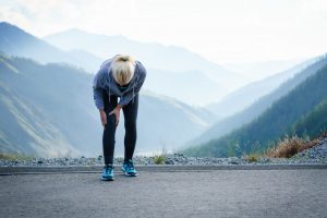 Artrite: che cos’è, differenze con l’artrosi, sintomi, cause, cura e dieta antinfiammatoria