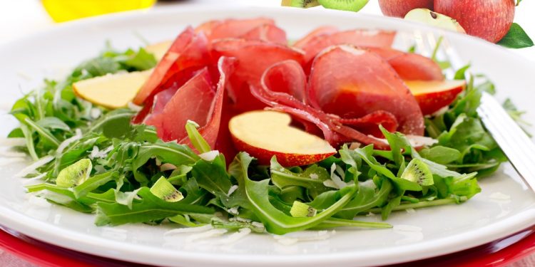 insalata di misticanza e bresaola