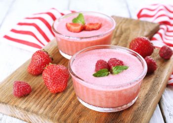 mousse di fragole ricetta facile, buona e velocissima