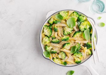 pasta con broccoli un primo della tradizione leggero e saporito