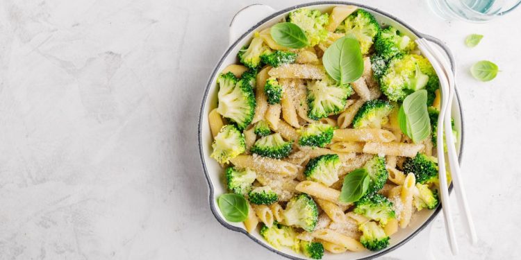 pasta con broccoli un primo della tradizione leggero e saporito