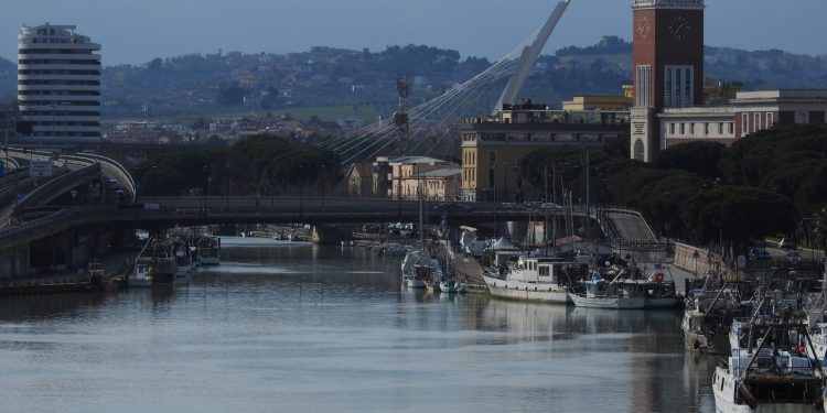 Pescara panorama dal ponte del mare