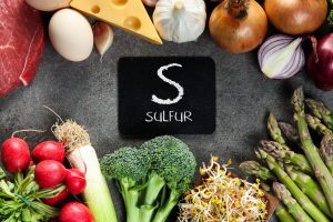 Zolfo: che cos’è, proprietà e benefici, fabbisogno e quali alimenti lo contengono