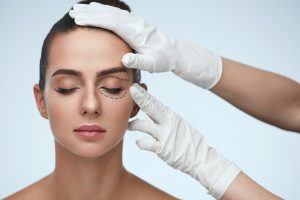 Blefaroplastica: cos’è, a cosa serve, come si esegue, quanto costa