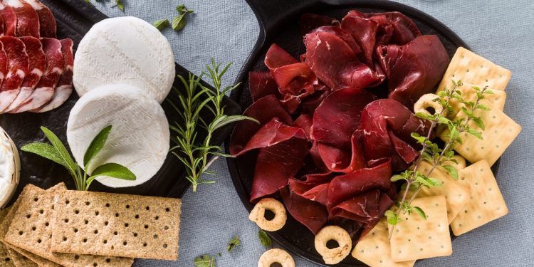 bresaola: cos'è, valori nutrizionali, benefici e le migliori ricette