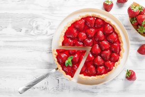Crostata di fragole, un dolce perfetto per la tavola della bella stagione