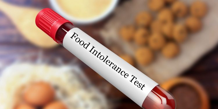 una provetta con sangue per un test di intolleranza alimentare