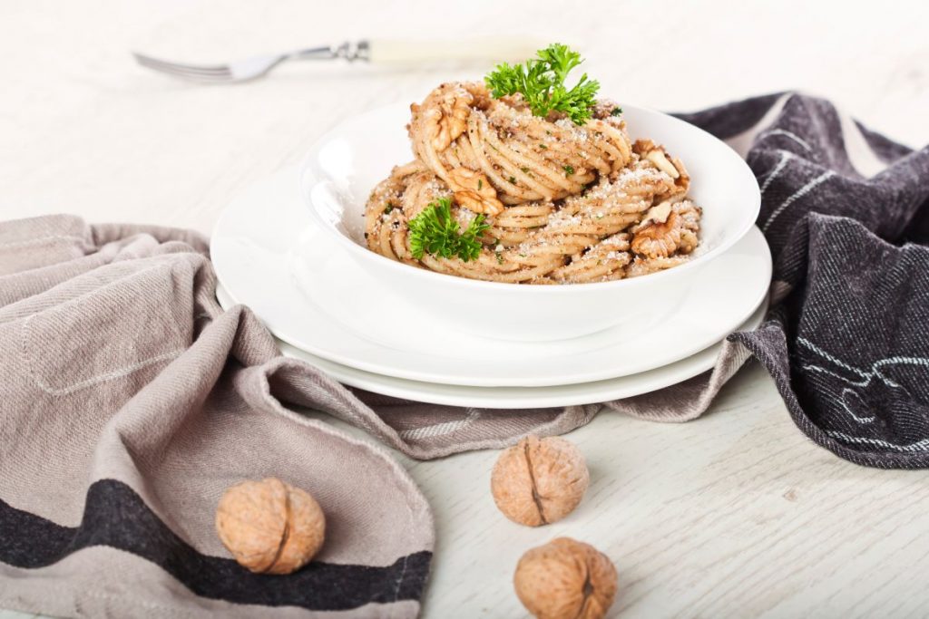 Pasta con le noci senza panna, un primo piatto cremoso e saporito 5 Pasta con le noci, cremosa ma senza panna
