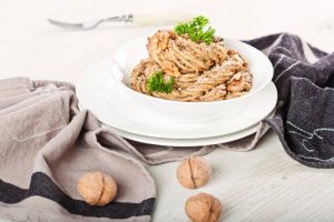 Pasta con le noci senza panna, un primo piatto cremoso e saporito