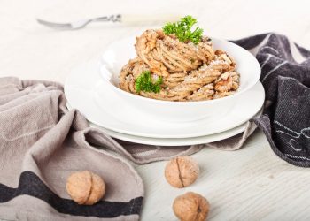 Pasta con le noci, cremosa ma senza panna