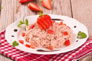 Risotto alle fragole: una ricetta inedita e intrigante