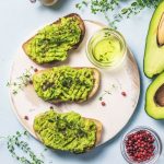 avocado toast ricetta