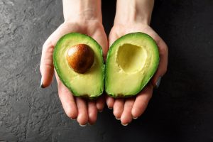 L’avocado fa ingrassare? Scopri le calorie e come inserirlo a dieta