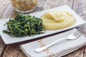 Purea di fave, un piatto tradizionale, gustoso e nutriente