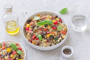 Quinoa con verdure, un piatto estivo sano, leggero e goloso