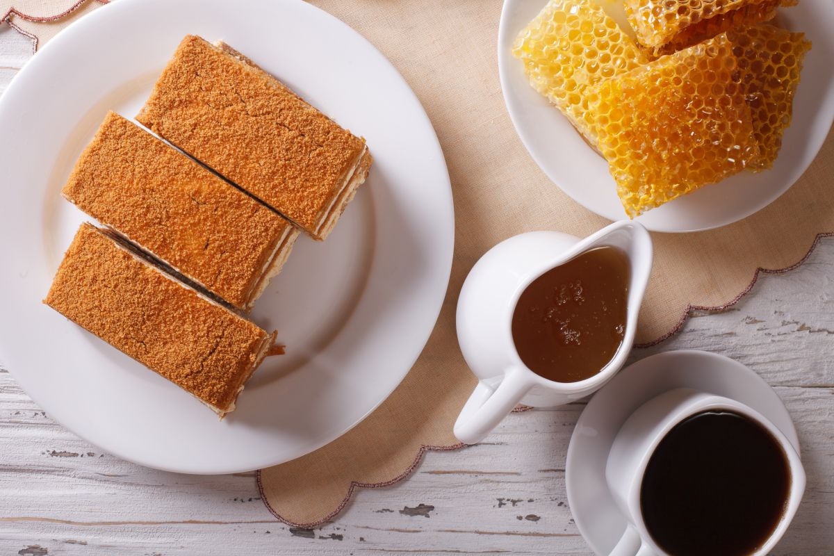 torta al miele nelle diete e nei menù