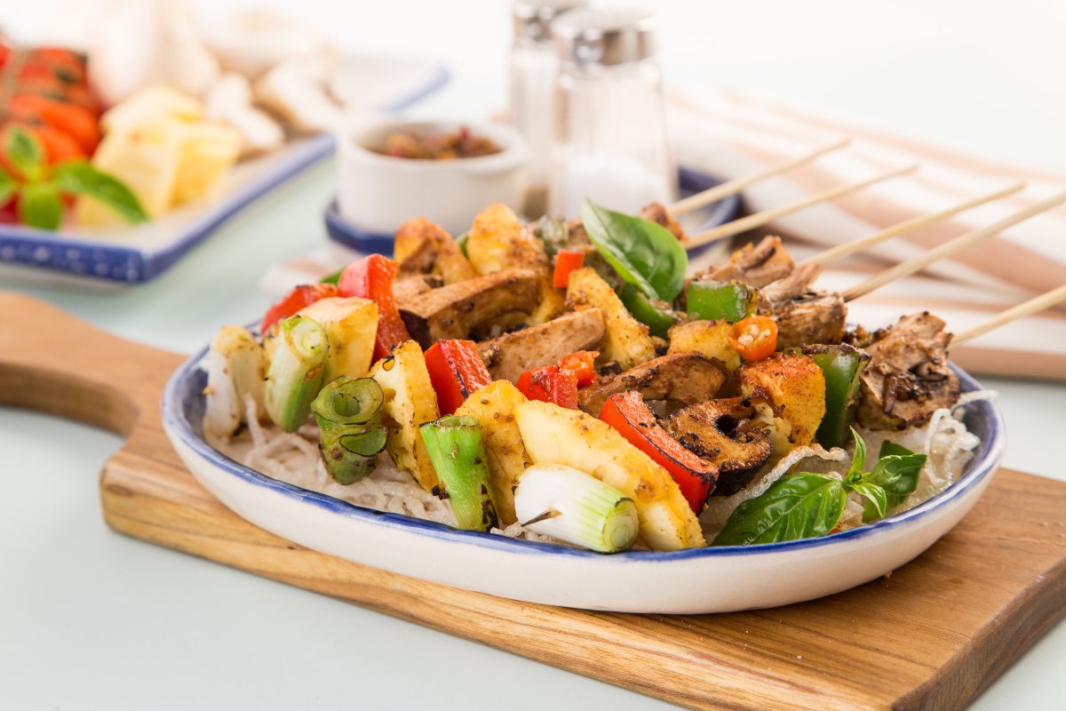Spiedini di pollo con peperoni e ananas: la ricetta