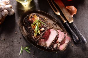 Carne di cinghiale: cos’è, proprietà e benefici, calorie, come cucinarla, chi può mangiare il cinghiale e chi dovrebbe evitare