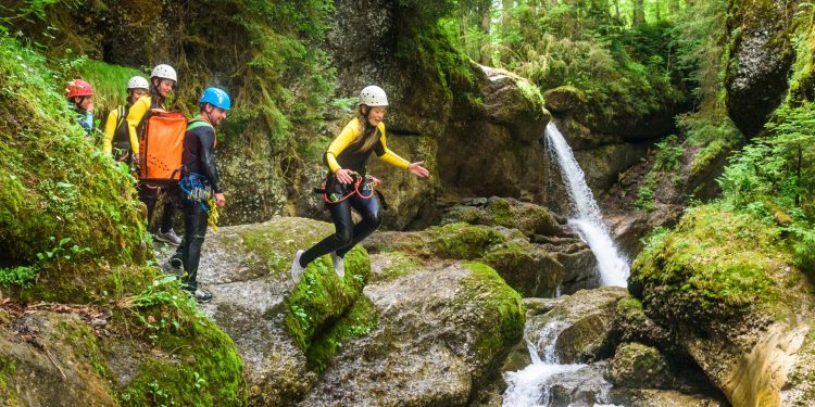 canyoning: che cos'è, benefici, allenamento e abbigliamento