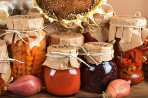 Conserve fatte in casa: 16 ricette e consigli per prepararle