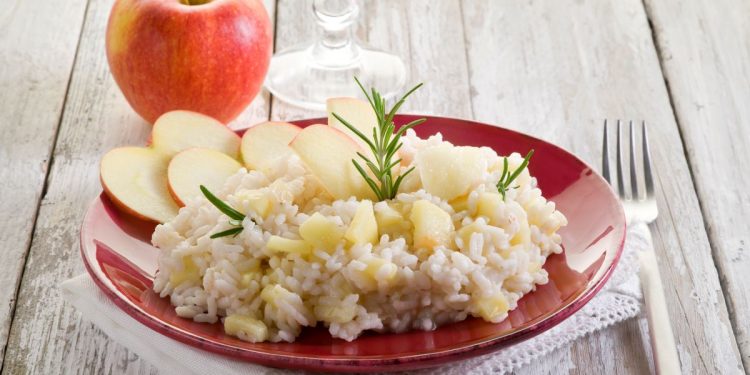 Risotto alle mele un primo delicato e appetitoso