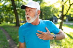 Soffio al cuore: che cos’è, sintomi, cause, rischi e trattamenti