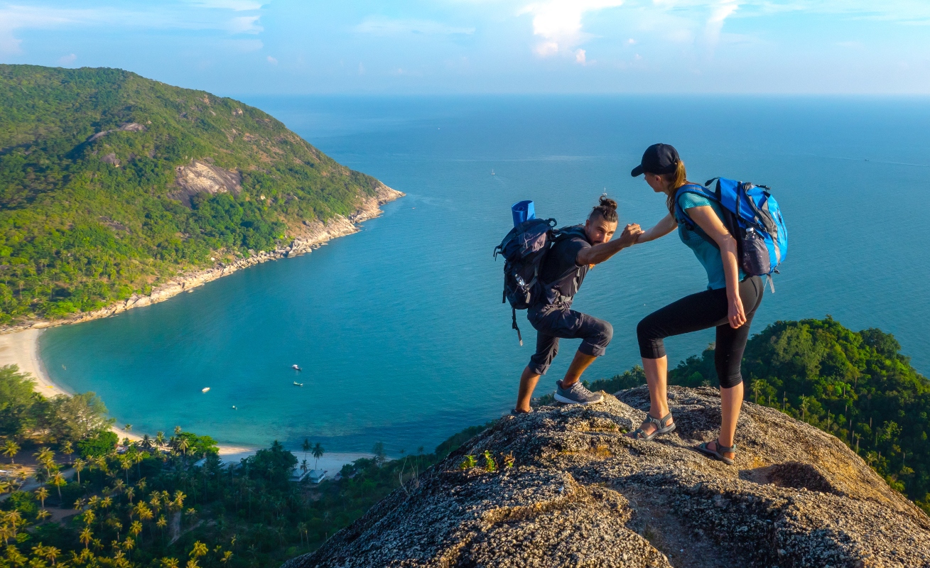 trekking: che cos'è, come praticare, consigli per principianti, come vestirsi e attrezzatura da comprare. benefici e percorsi in Italia