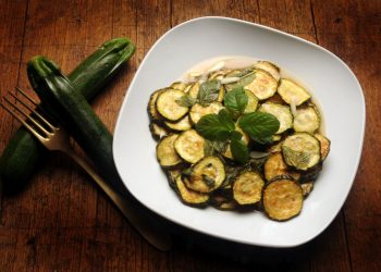 zucchine alla scapece, il tradizionale contorno napoletano