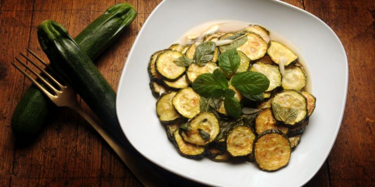 zucchine alla scapece, il tradizionale contorno napoletano