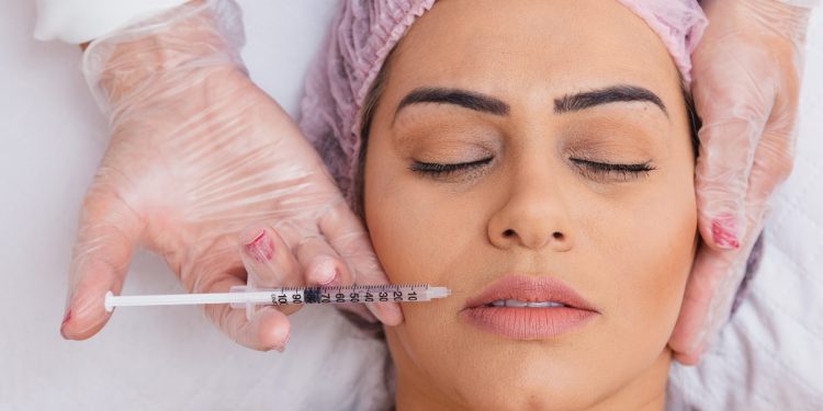 botox: che cos'è, come funziona il trattamento, prezzi, benefici e rischi