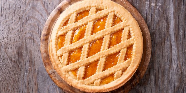 crostata di albicocche un dolce della tradizione per colazione