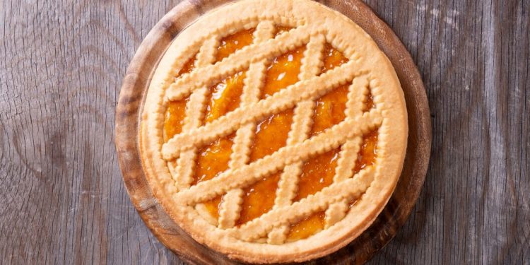 crostata di albicocche un dolce della tradizione per colazione