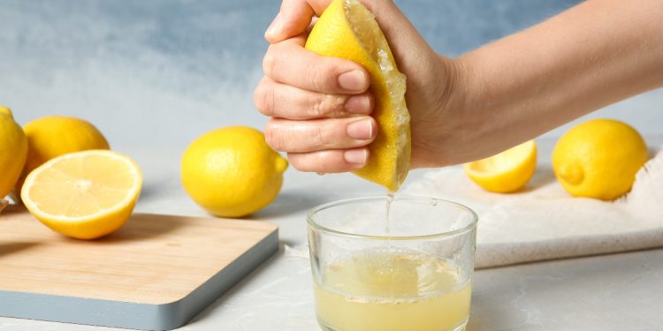 dieta del limone: che cos'è, come funziona, alimenti concessi, menù. limiti e controindicazioni