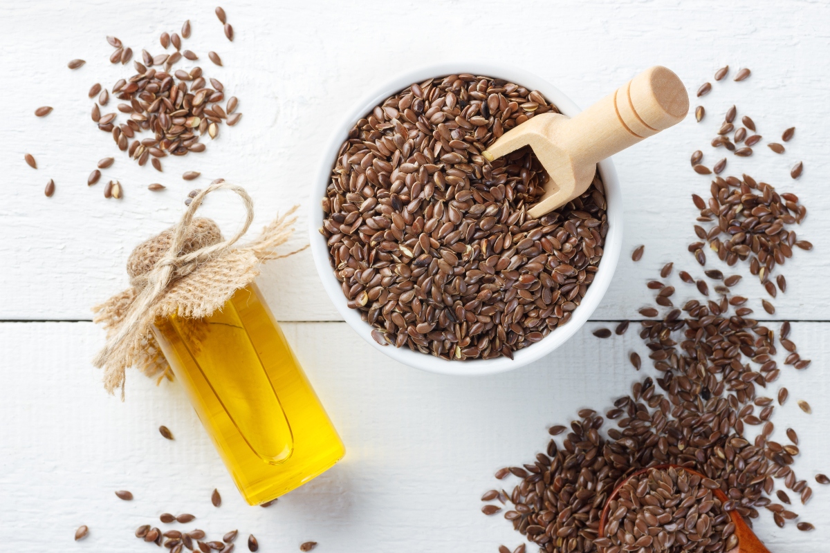 Olio di semi di lino: che cos'è, proprietà e benefici, usi e come farlo in casa